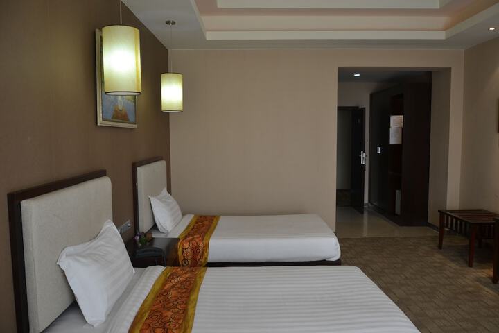 Room 8 of 48