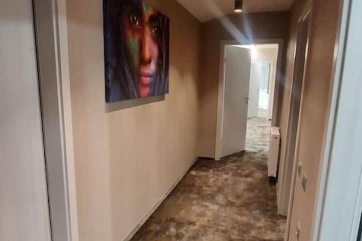 Room 51 of 98