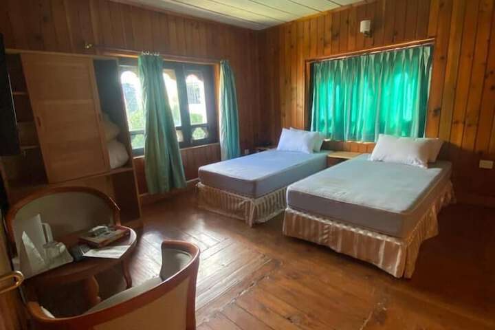 Room 2 of 84