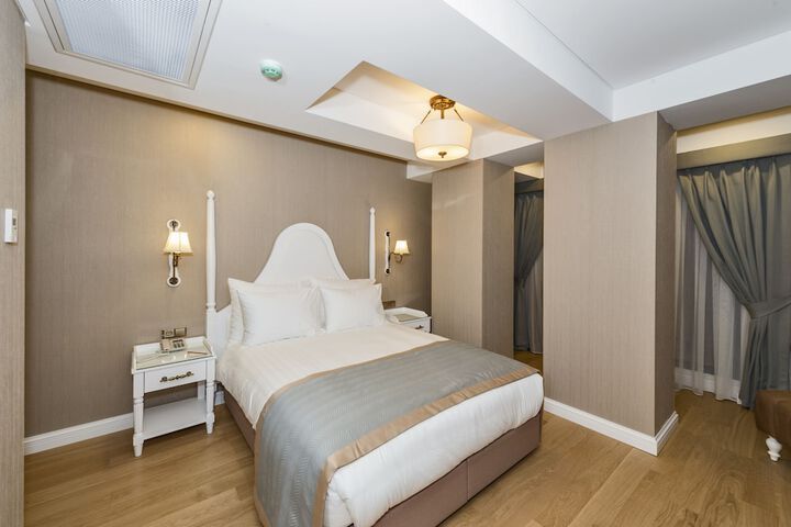 Room 6 of 44