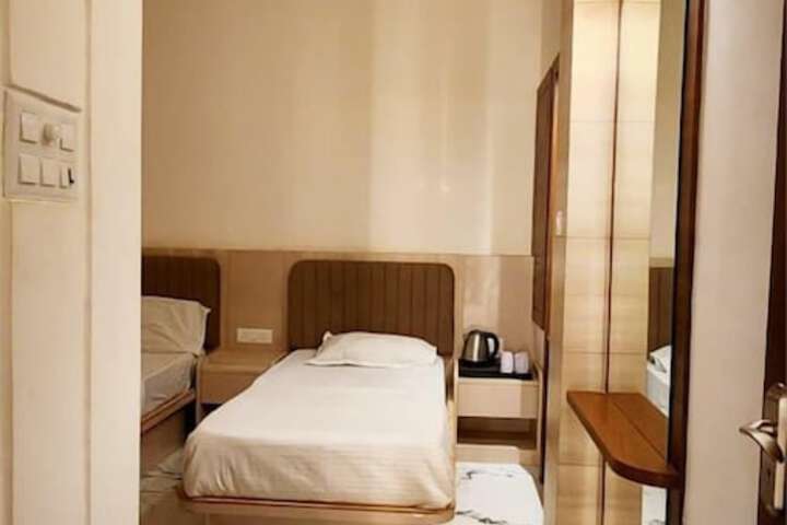 Room 21 of 35