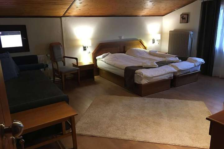 Room 8 of 32