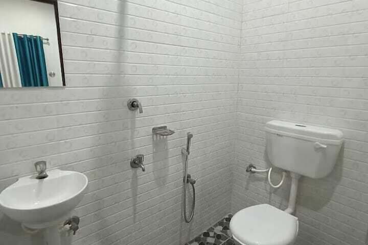 Room 5 of 7