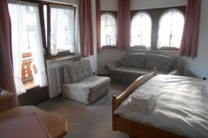 Room 9 of 20