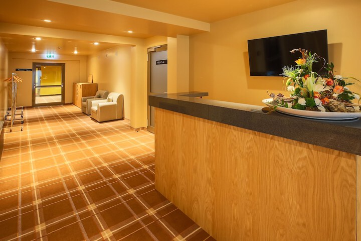 Business Center 215 of 222