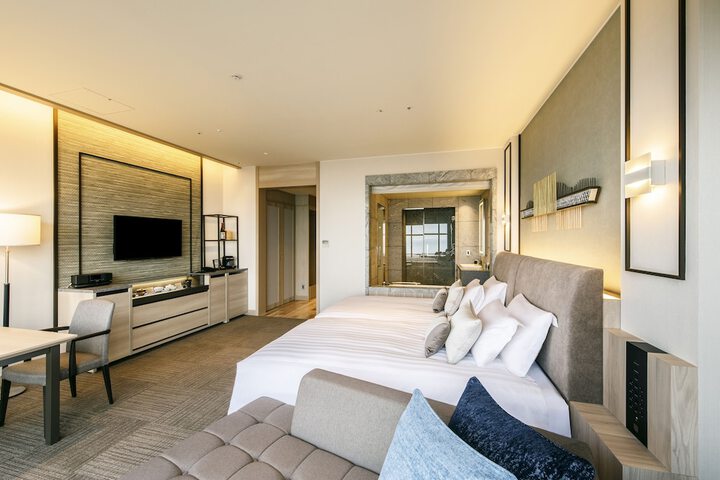 Room 28 of 100
