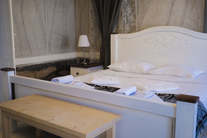Room 7 of 79