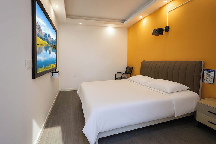 Room 8 of 24