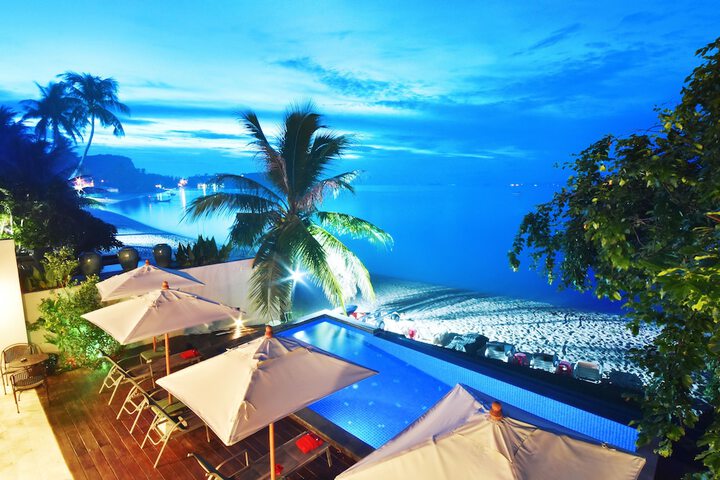 Hotel Pool