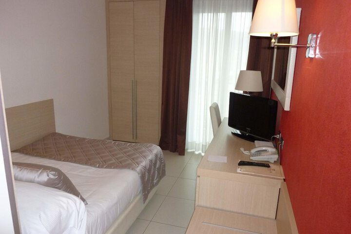 Room 7 of 26