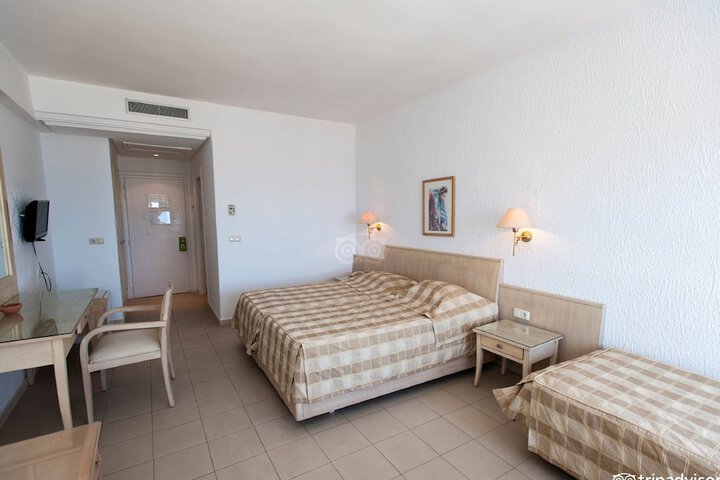 Room 3 of 26