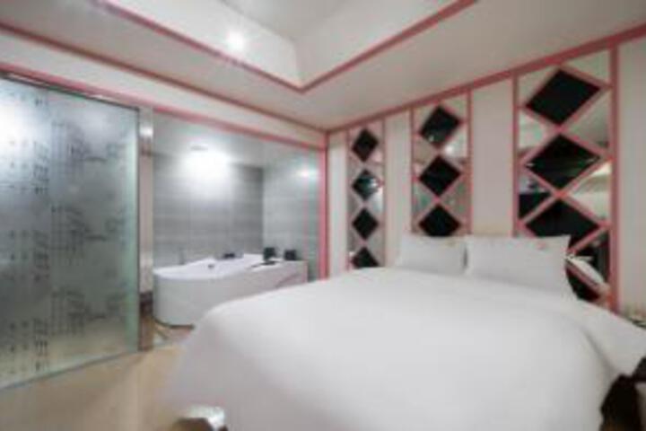 Room 19 of 21