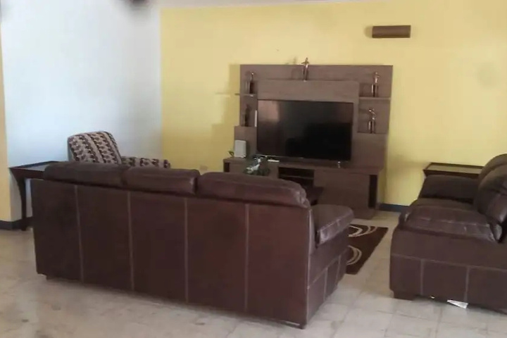 Room 4 of 18