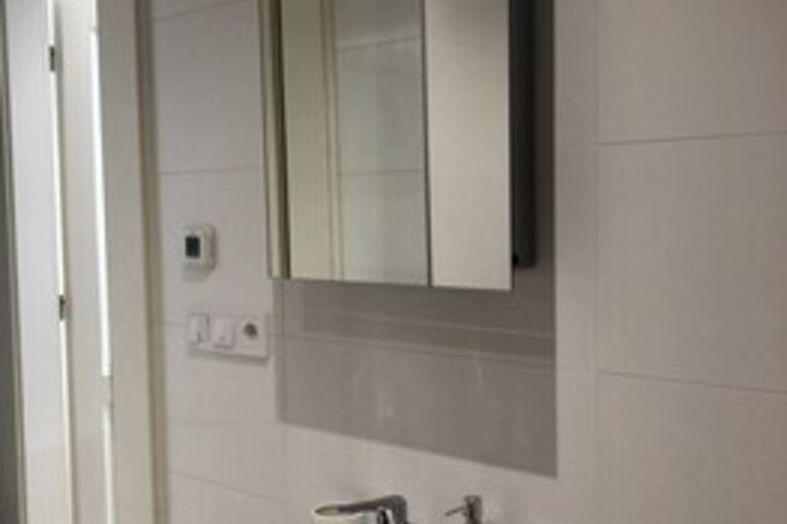Room 4 of 27
