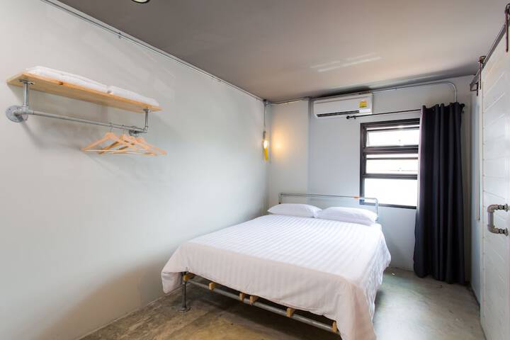 Room 17 of 34