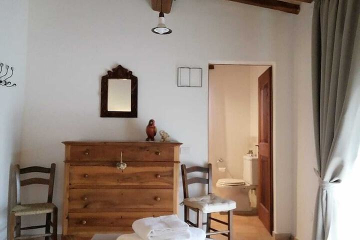 Room 4 of 109