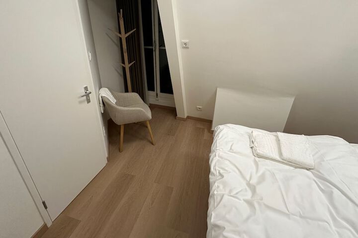 Room 12 of 32