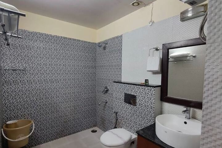 Room 18 of 28