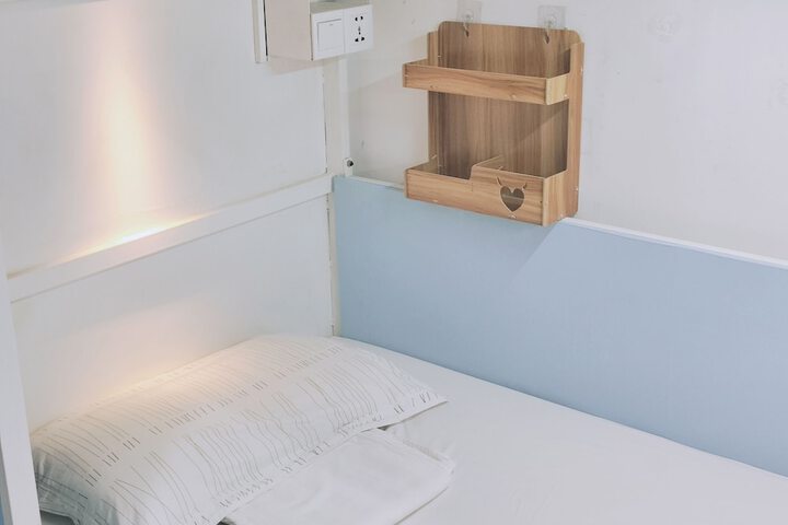 Room 10 of 19