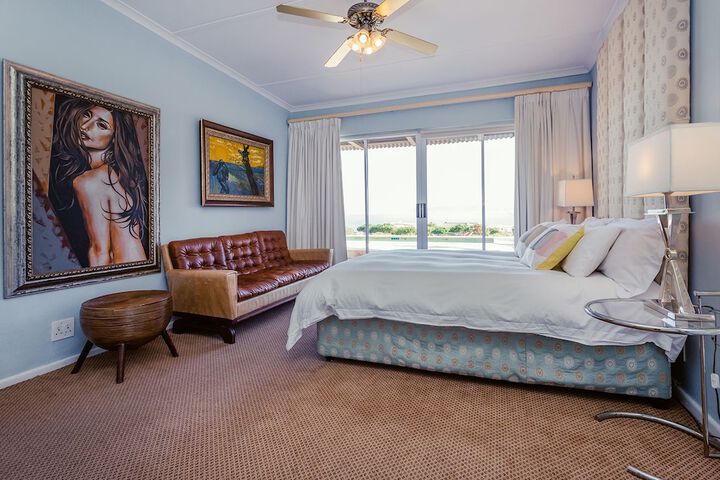 Room 6 of 63