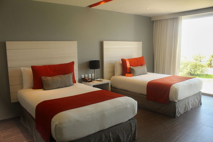 Room 6 of 33