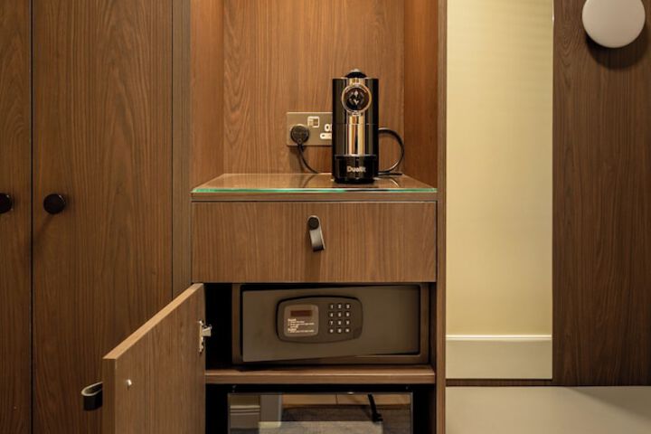 Room 14 of 38