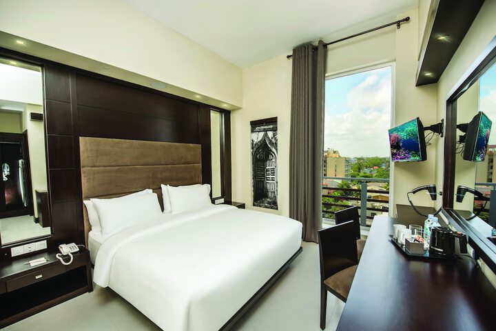 Room 7 of 33