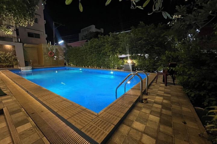 Pool 13 of 30