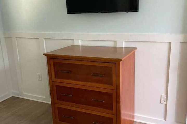 Room 2 of 9