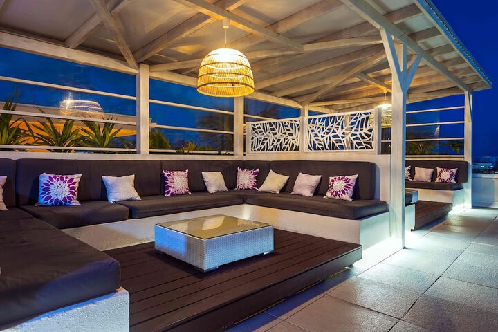 Lounge 159 of 178