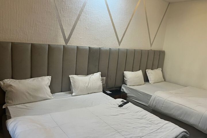 Room 3 of 8