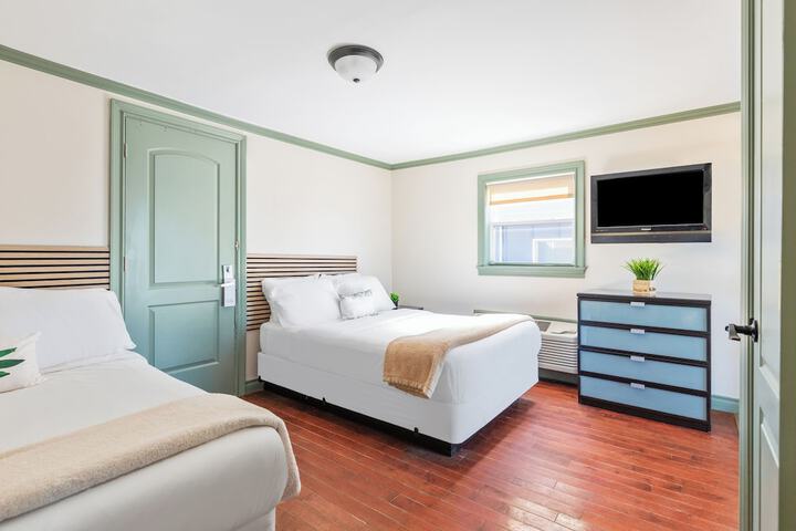 Room 7 of 75