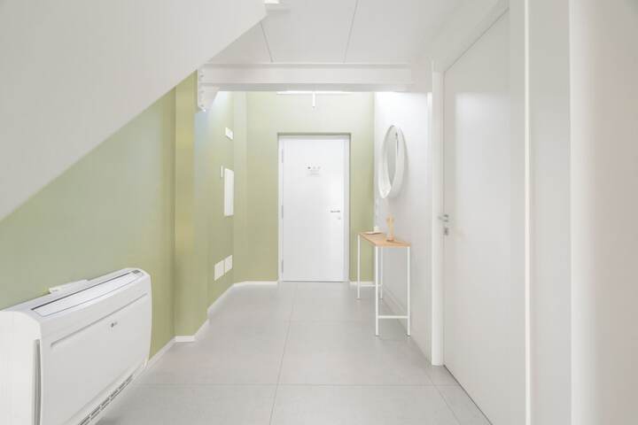 Room 16 of 182