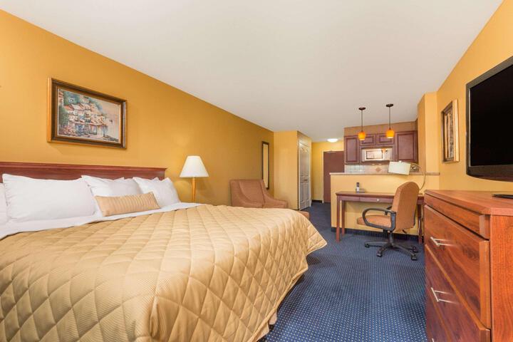 1 King Bed (1 of 14)