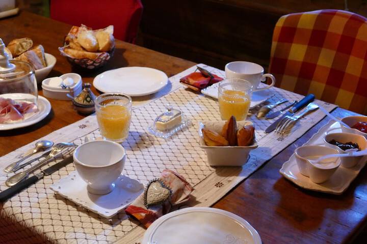Breakfast/Coffee Service 18 of 34