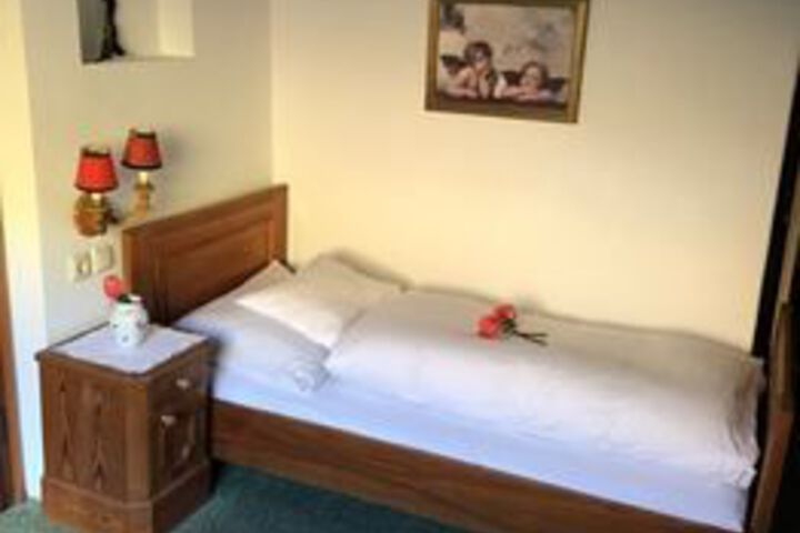 Room 8 of 43