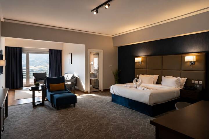 Room 6 of 18