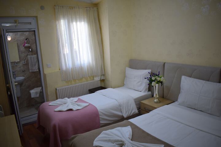 Room 13 of 40