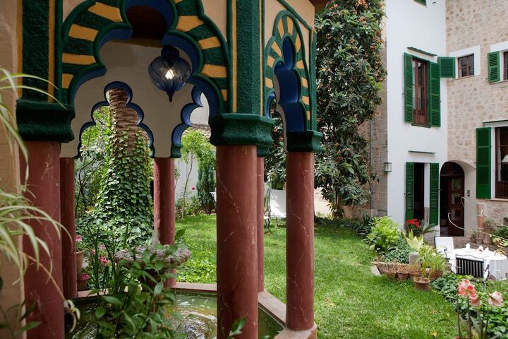 Hotel Exterior 18 of 24