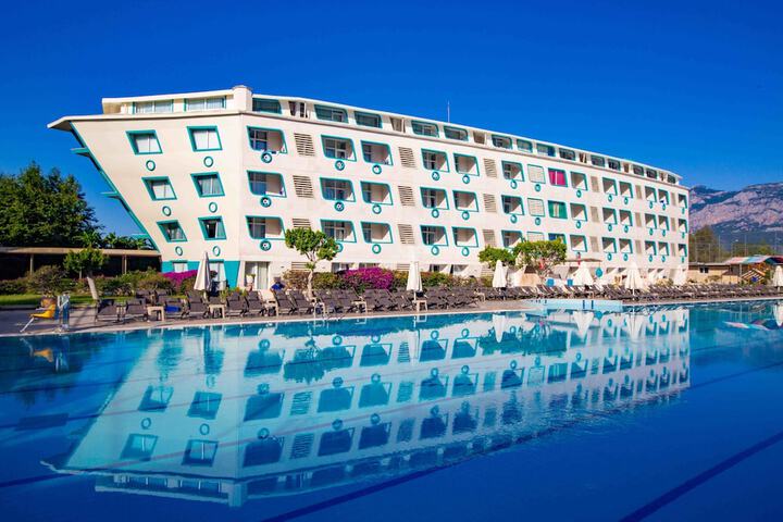 Hotel Pool