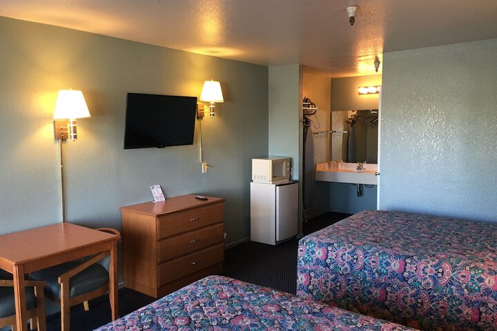 Standard Room, King or Two Doubles (9 of 9)