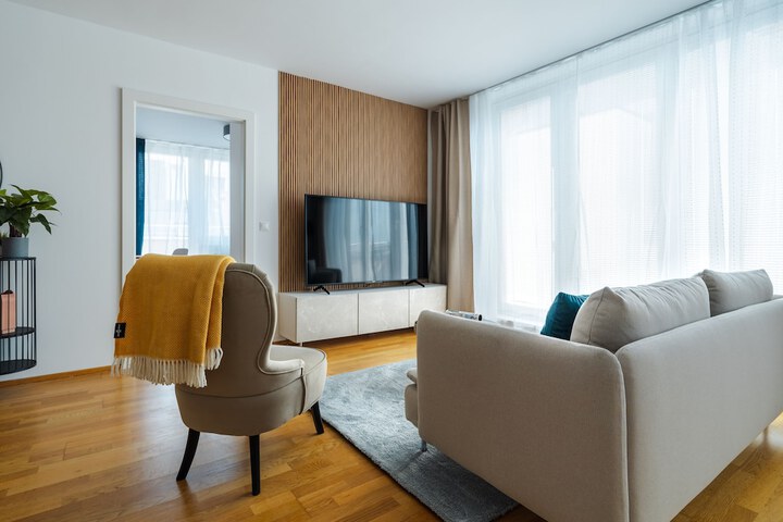 Room 12 of 195