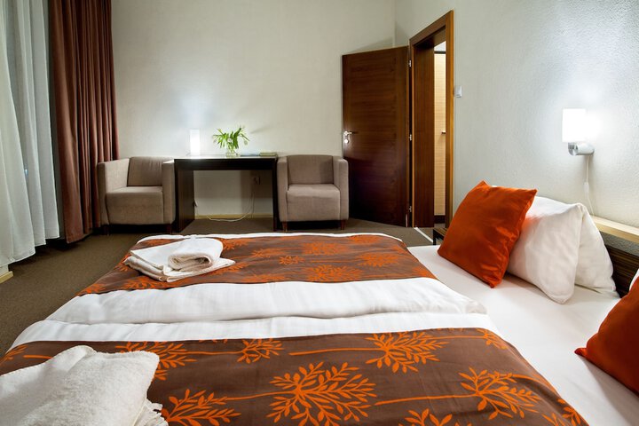 Room 8 of 35