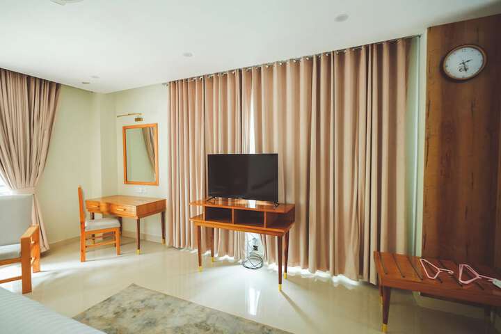 Room 9 of 37