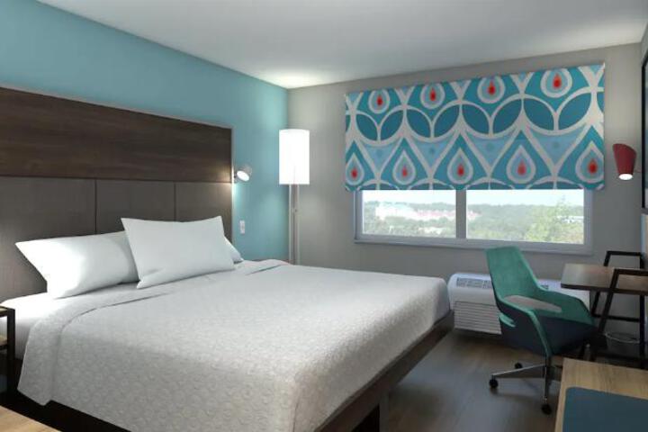 1 King Bed (4 of 5)