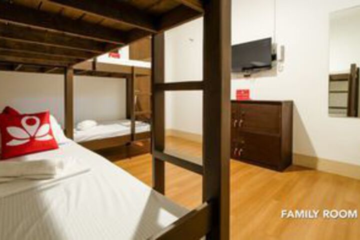 Room 9 of 35