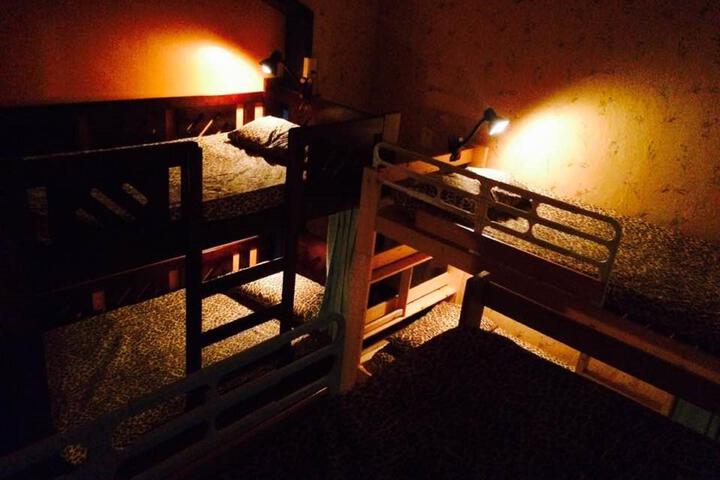 Room 2 of 6