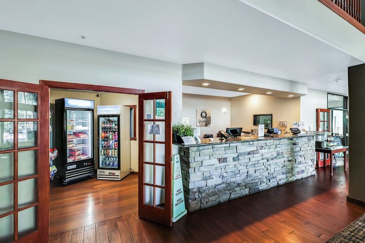 Concierge desk