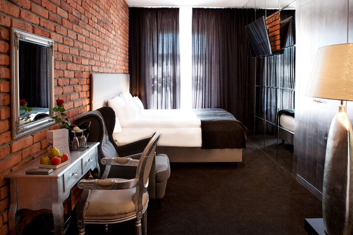 Room 53 of 112