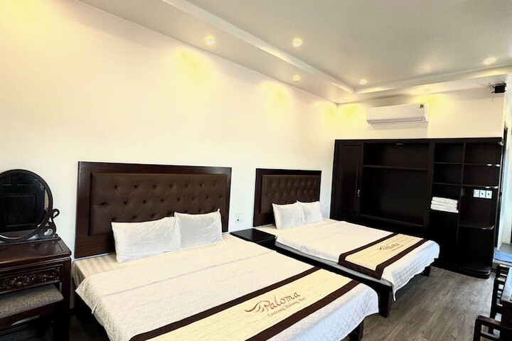 Room 10 of 28